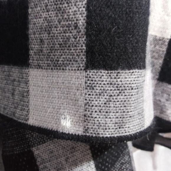 Marcus Adler Black White Buffalo Check Poncho Zip Up Shawl Fur NWT Size OSFM - Picture 9 of 9